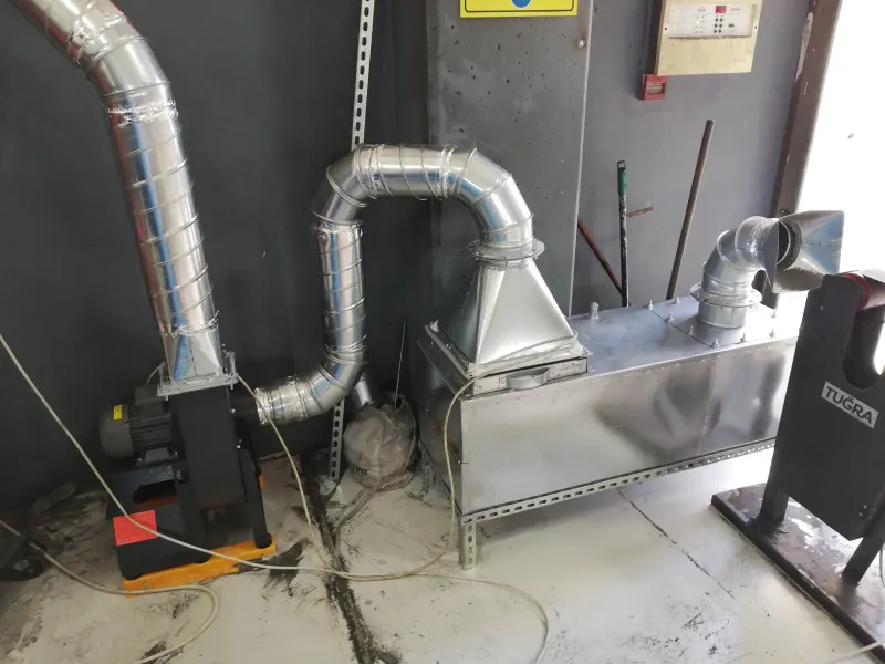 Installing a wet-filter dust extraction system
